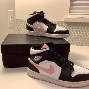 Nike Air Jordan 1s - Midrise